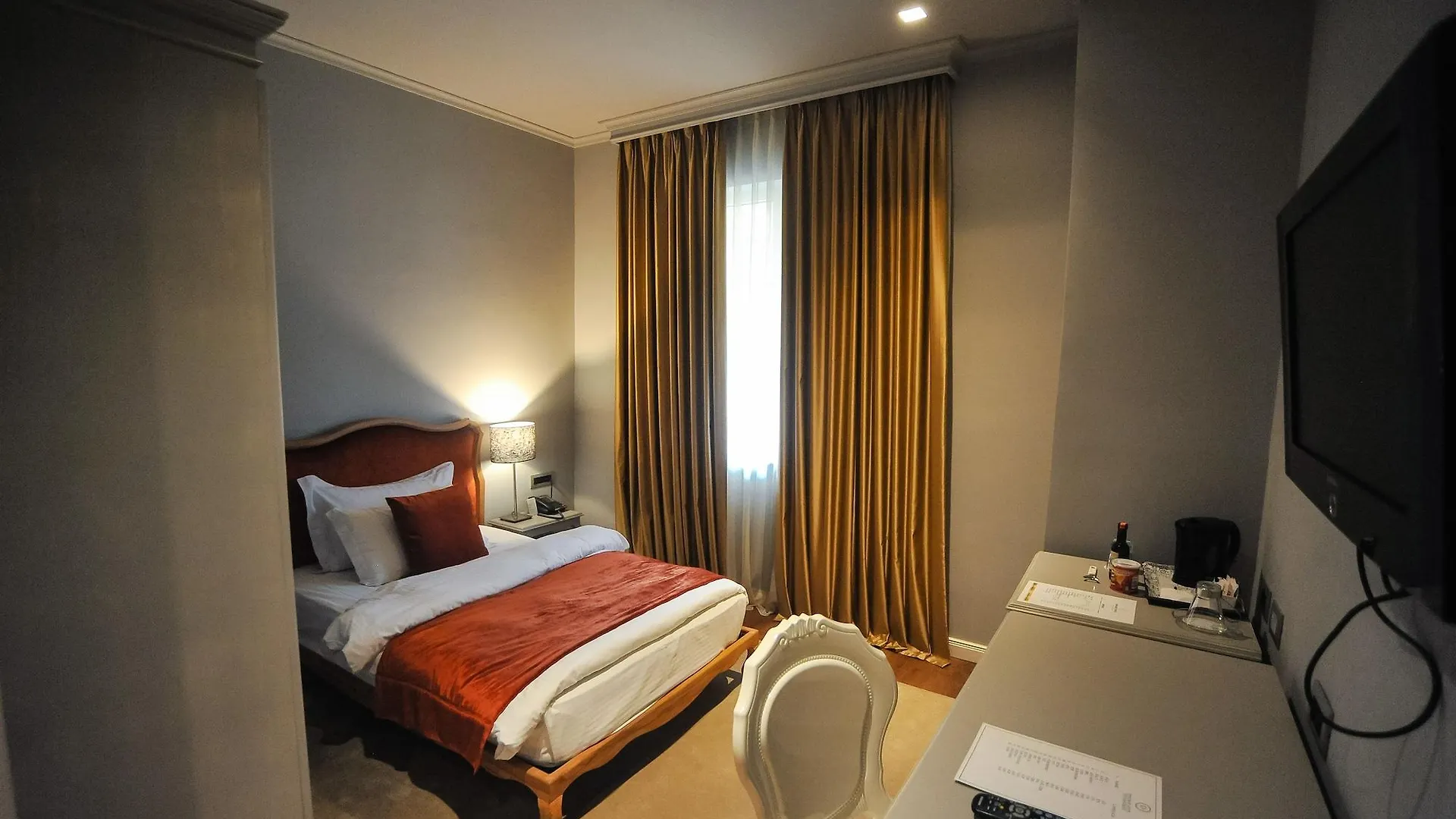 Classic Hotel Tirana 4*,  Albanien