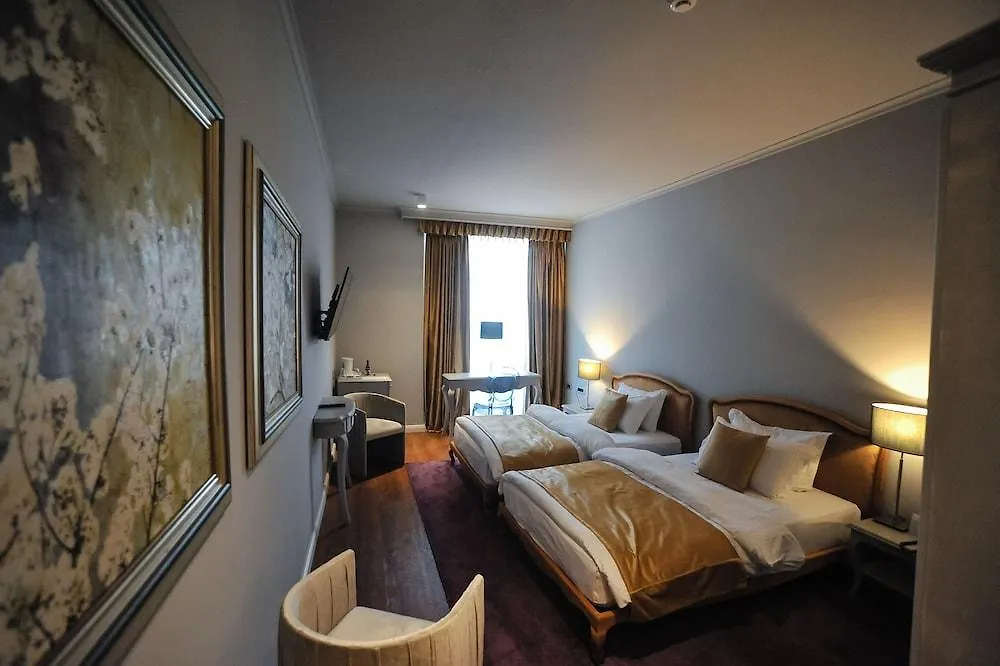 Classic Hotel Tirana 4*,