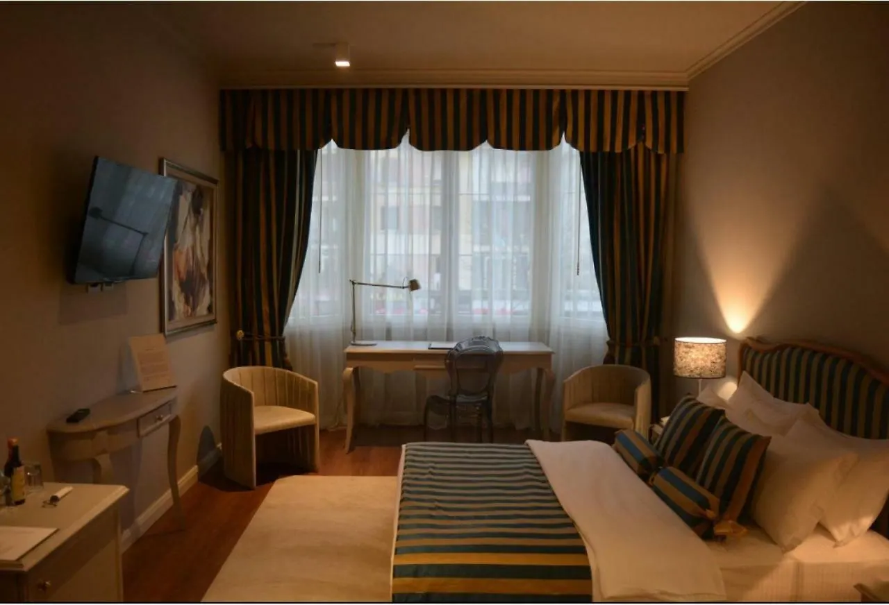 Classic Hotel Tirana 4*,